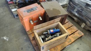 Dayton 4Z577A Pump. Lot: refrigeration vacuum pump w/ Dayton capacitor start motor model 9K628,