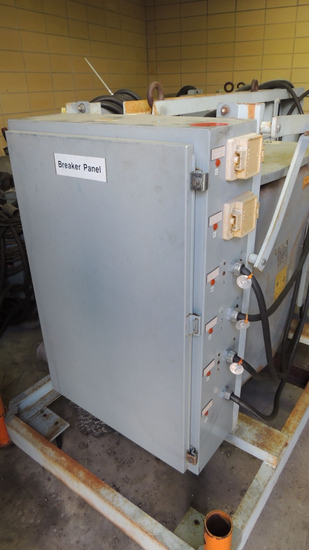 Fargo Load Center on casters w/ type 2 transformer 75kva, breaker panel, main disconnect and - Image 3 of 8