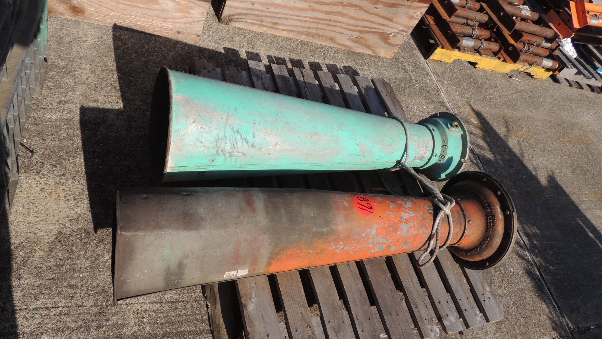 Lot: (2) air horns. HIT# 2230861. Support Facility Area Outside. Asset Located at 12307 Kurland, - Image 2 of 5