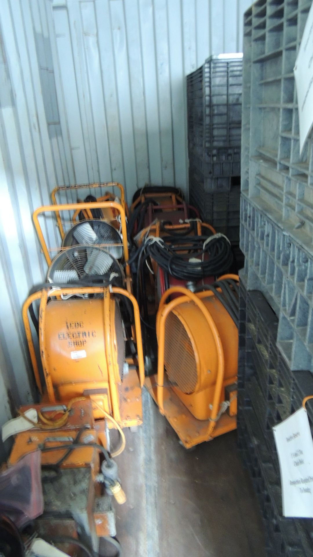 Container / Storage. Conex 20' container and contents, shop fans 110v, 1 crate 3 ton chain hoist, - Image 5 of 19