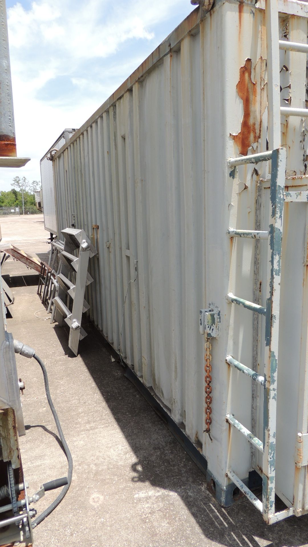 Container / Tools. Conex 20' container and contents, pipe tongs, vise, nut and bolt cabinets, - Image 5 of 21