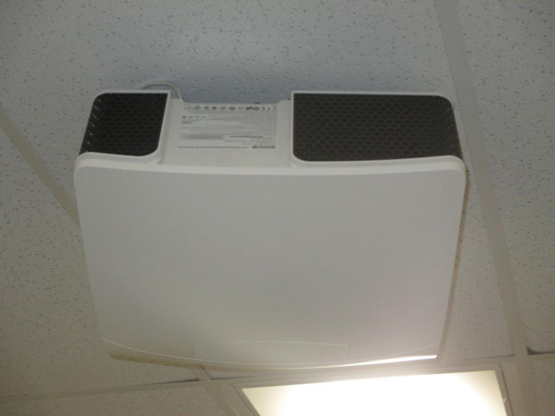 Projector and Screen - Image 2 of 6