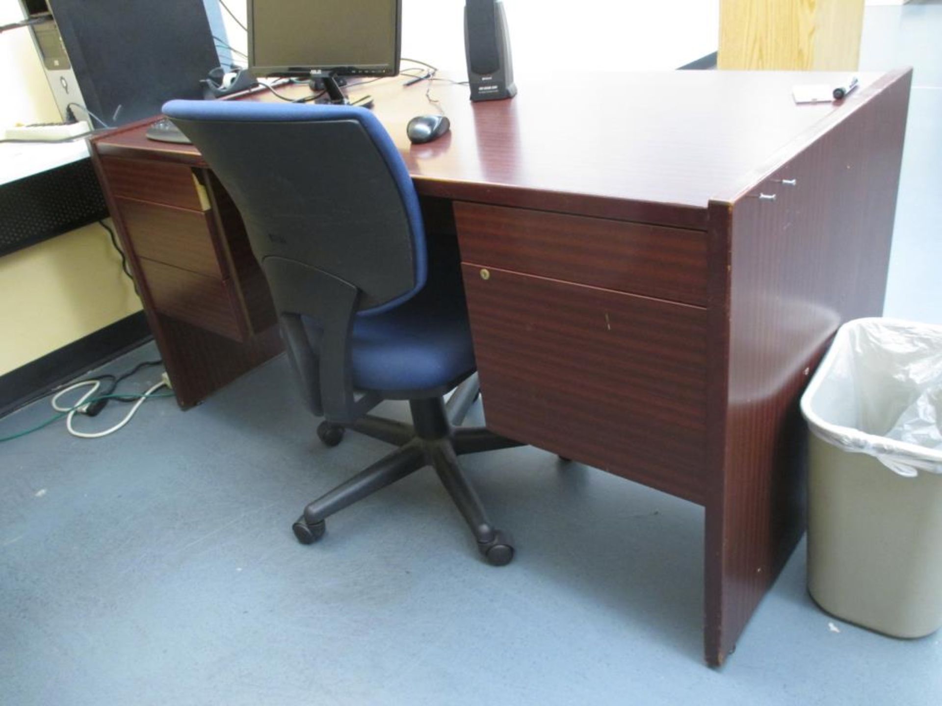 Class Room Tables and Chairs - Image 5 of 8