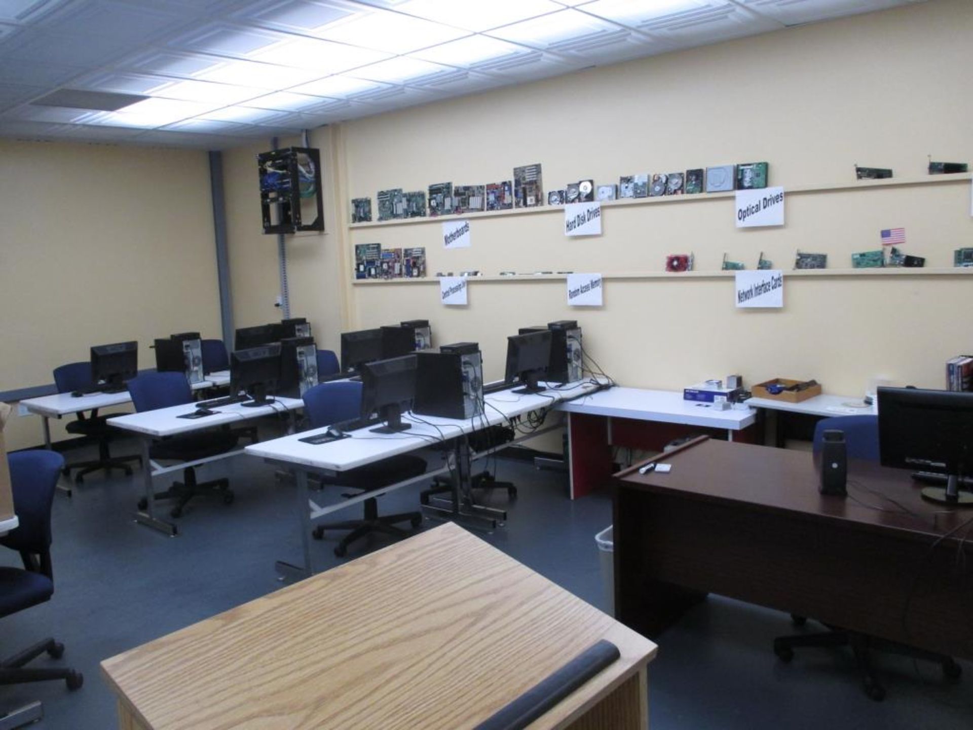 Class Room Tables and Chairs - Image 2 of 8