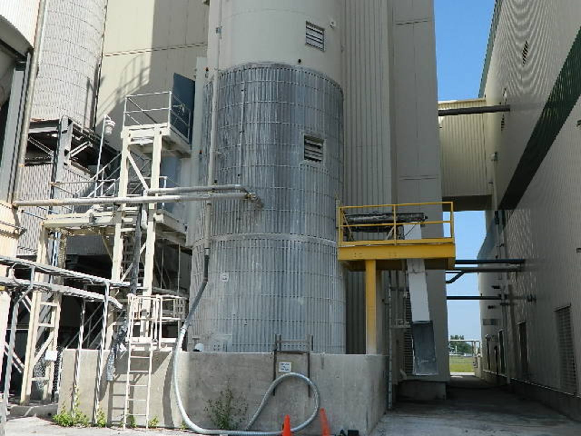 Lime Silo - Image 3 of 3