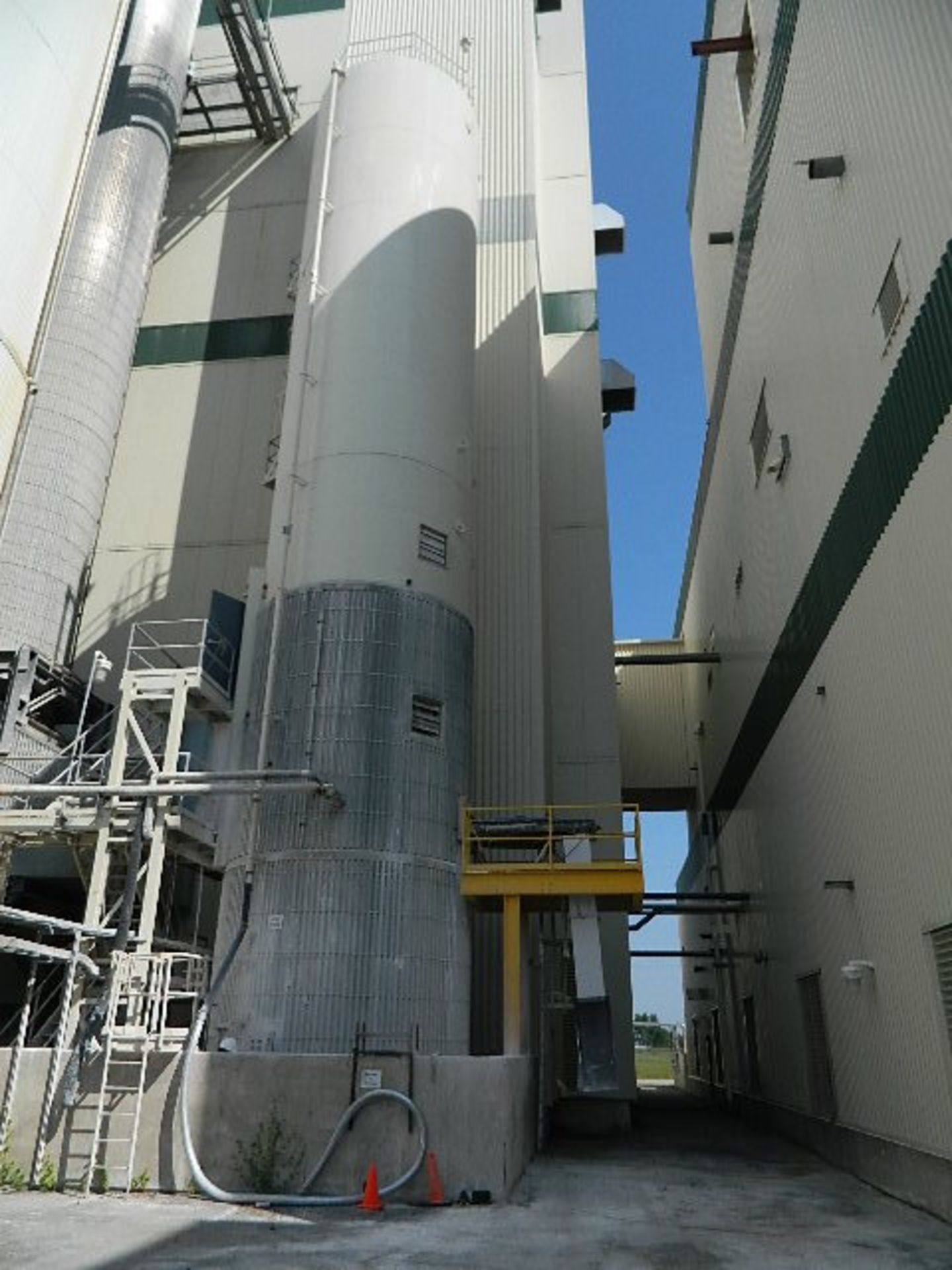 Lime Silo - Image 2 of 3