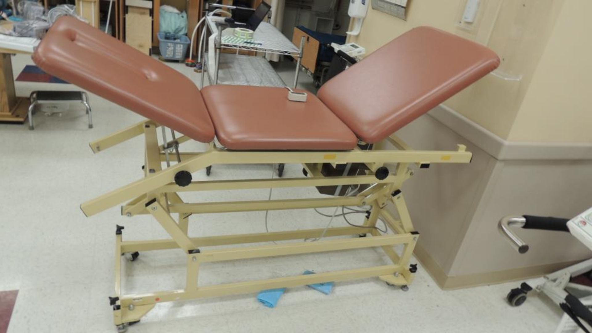 Therapy Table - Image 3 of 4