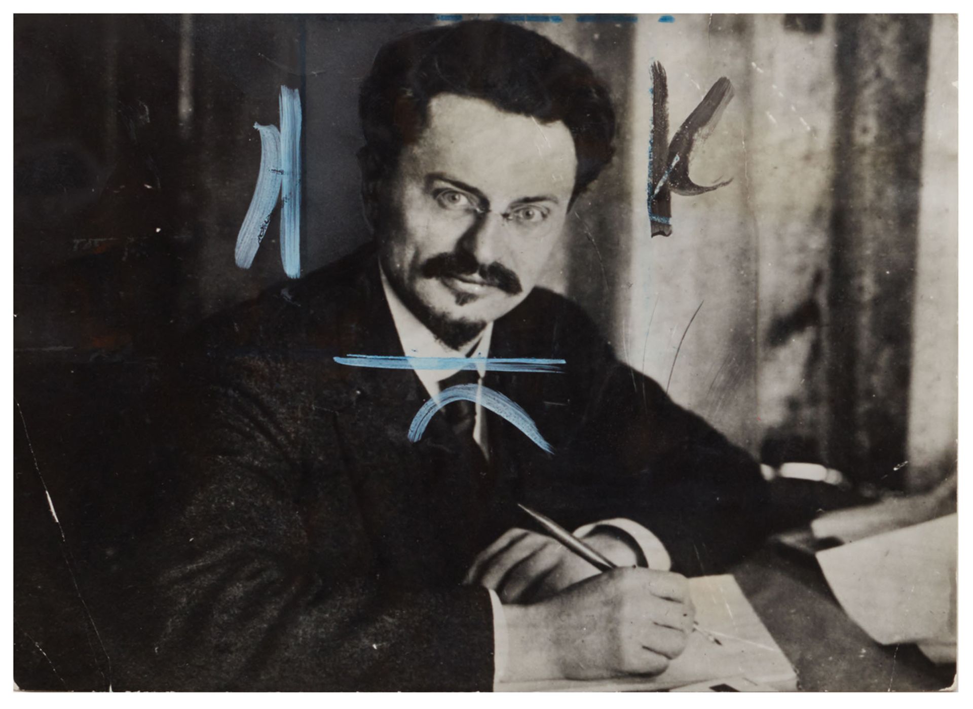 Léon Trotsky at his writing desk. - ТРОЦКИЙ, Лев Давыдович [...] - Bild 3 aus 3