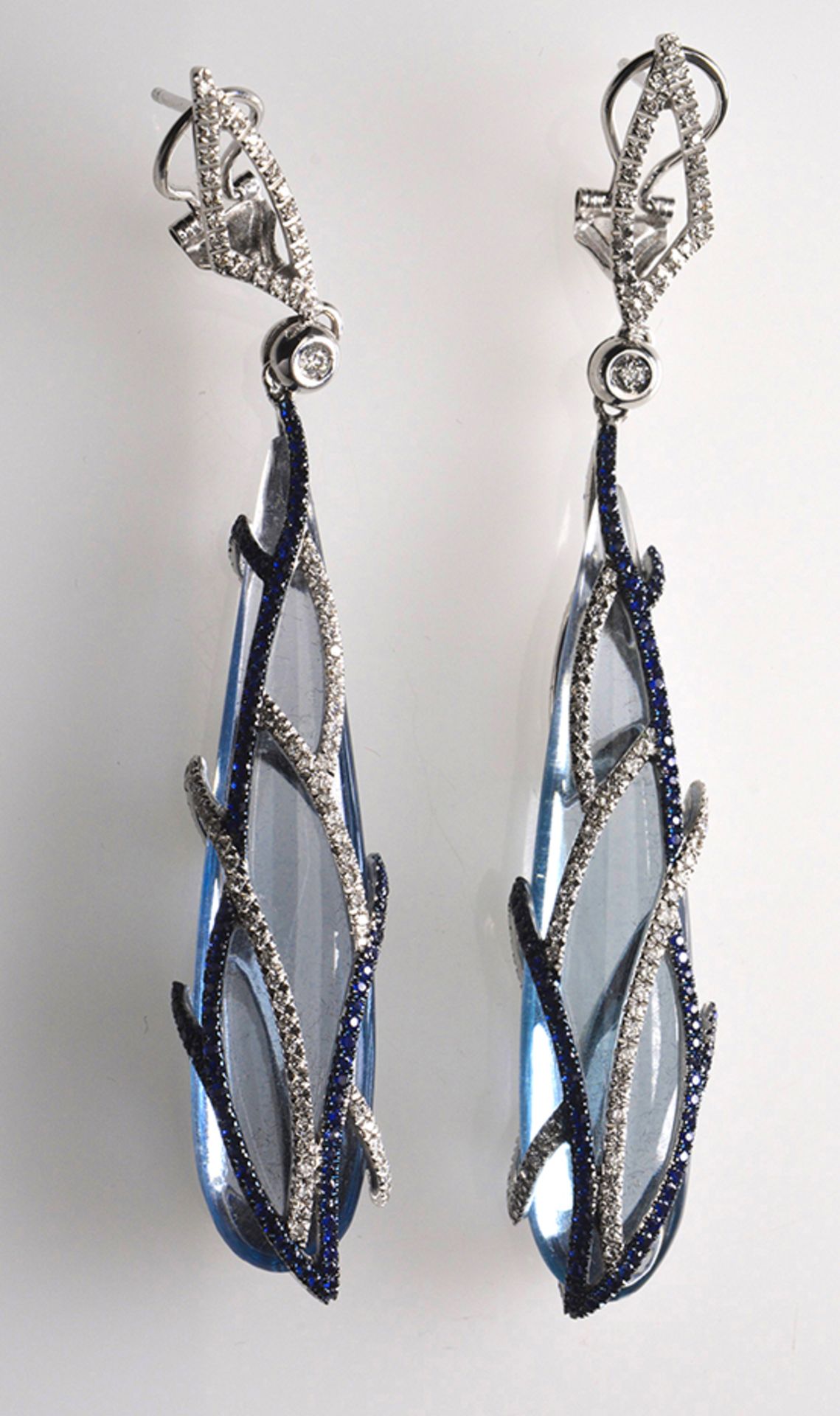 Aquamarine earrings - Contemporary design. Aquamarine set with diamonds and around [...]