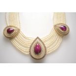 Impressive drapery necklace - Gold and cristal rock set with diamonds, around 7cts [...]