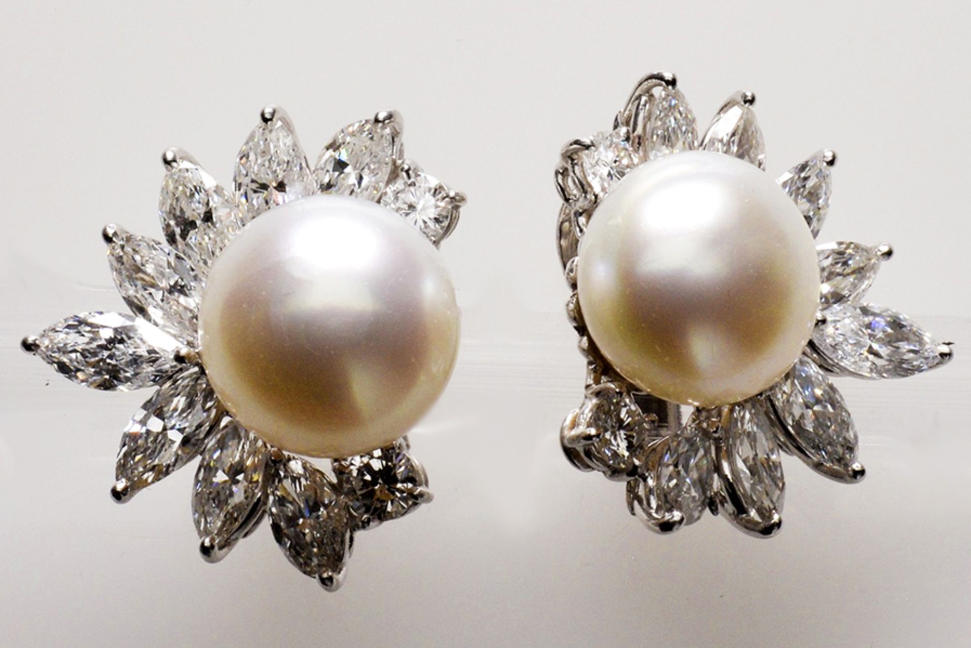 Pearls earrings - Faraone - Milan, South sea pearls, Set with circa 8cts marquise-cut [...]