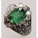 Emerald ring - Old ring (presumably XIX century) set with circa 4cts diamond. Emerald [...]