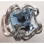 Unique aquamarine ring - 52 cts aquamarine. Set with 3,40cts diamonds -