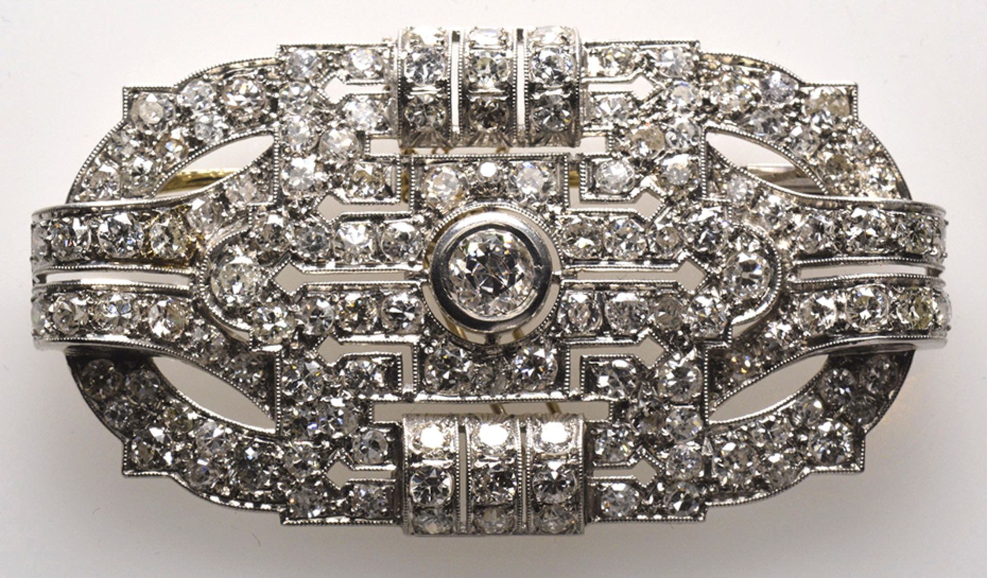 Brooch 1930's - Platinum set with diamonds. Circa 5cts. Central diamond 0,5ct. [...]