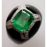 Emerald ring - SSEF certificate, emerald circa 5 cts. Black enamel set with diamonds -