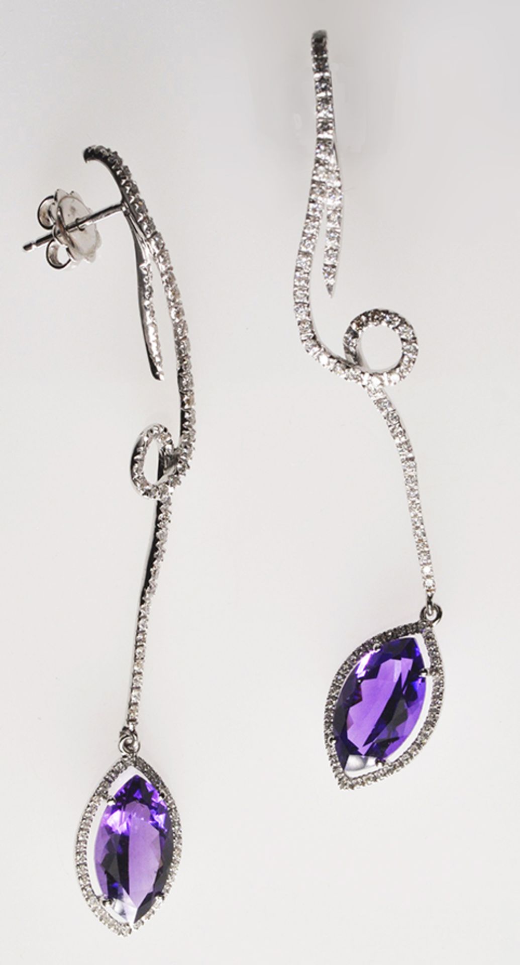 Pair of earrings - Long amethyst earrings. Set with diamonds -