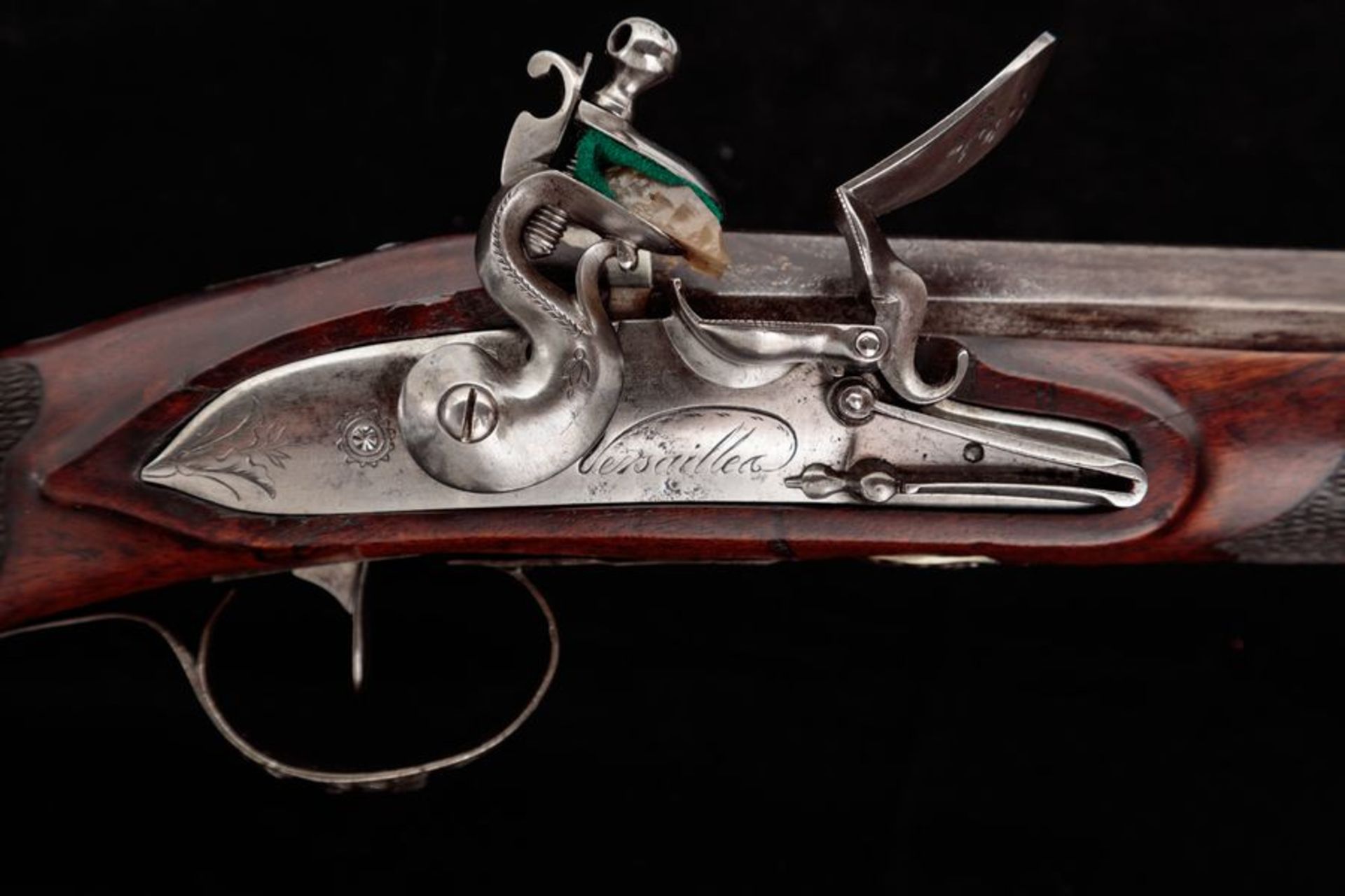 French hunting ri e with a intlock, circa 1800, with a silver instrument. Overall [...] - Bild 8 aus 10