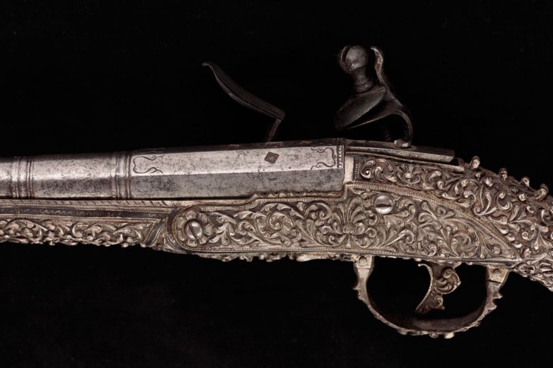 Flintlock pistol. Overall length - 40.3 cm; barre length - 28 cm; caliber - 1.39 cm. [...] - Bild 2 aus 5