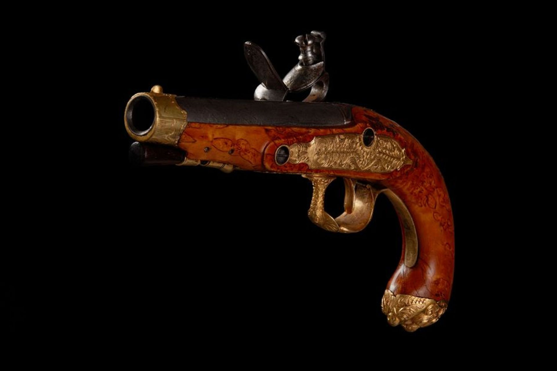 Russian intlock pistol With gilded chased mounts stocked in masur birch, the curved [...] - Bild 2 aus 2