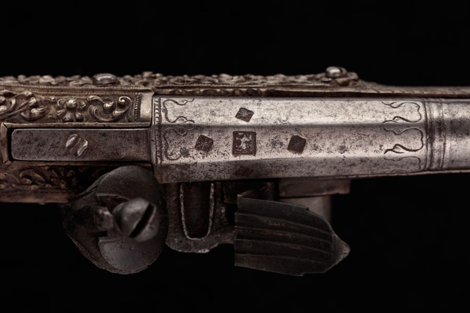 Flintlock pistol. Overall length - 40.3 cm; barre length - 28 cm; caliber - 1.39 cm. [...] - Bild 3 aus 5