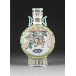 WUCAI-VASE China, 19. Jh. Porzellan, polychrome Aufglasurbemalung. H. 39,9 cm. Im Boden