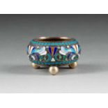 CLOISONNÉ-EMAIL-SALIÈRE Russland, Moskau, Petr Baskakow, 1908-1917 Silber, vergoldet, Cloisonné-