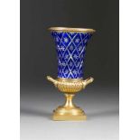 VASE MIT BRONZEMONTIERUNG Russland, Kaiserliche Glasmanufaktur St. Petersburg, um 1830 Farbloses,