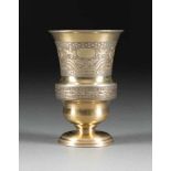 VERMEIL-FUSSBECHER Russland, Moskau, Gawril Ustinow, 1850 Silber, graviert und vergoldet. H. 10,6