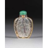 SNUFFBOTTLE MIT SHOULAO IM RELIEF China, um 1900 Wohl Bergkristall. H. ca. 6 cm. Frontseite mit