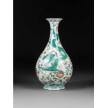 VASE MIT DEKOR VON DRACHEN UND PHÖNIX China, 20. Jh. Porzellan, polychrome Aufglasurbemalung,