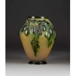 ÉMILE GALLÉ 1846 Nancy - 1904 ebenda SELTENE SOUFFLÉ-VASE 'PRUNES' Frankreich, Nancy, 1920/25