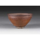 TEESCHALE (JIANZHAN) China, Song-Dynastie Keramik, schwarz-braune kupfernde Glasur. H. 7 cm, D.