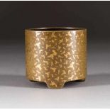 FEINER WEIHRAUCHBRENNER China, wohl 19. Jh. Bronze, hellbraun patiniert, mit Goldsplash. H. 9 cm, D.