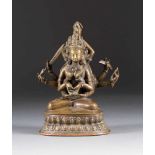 BODHISATTVA CUNDI AUF LOTUS China, Qing-Dynastie Bronze, hell partiniert. H. 20 cm. Zwölfarmig mit