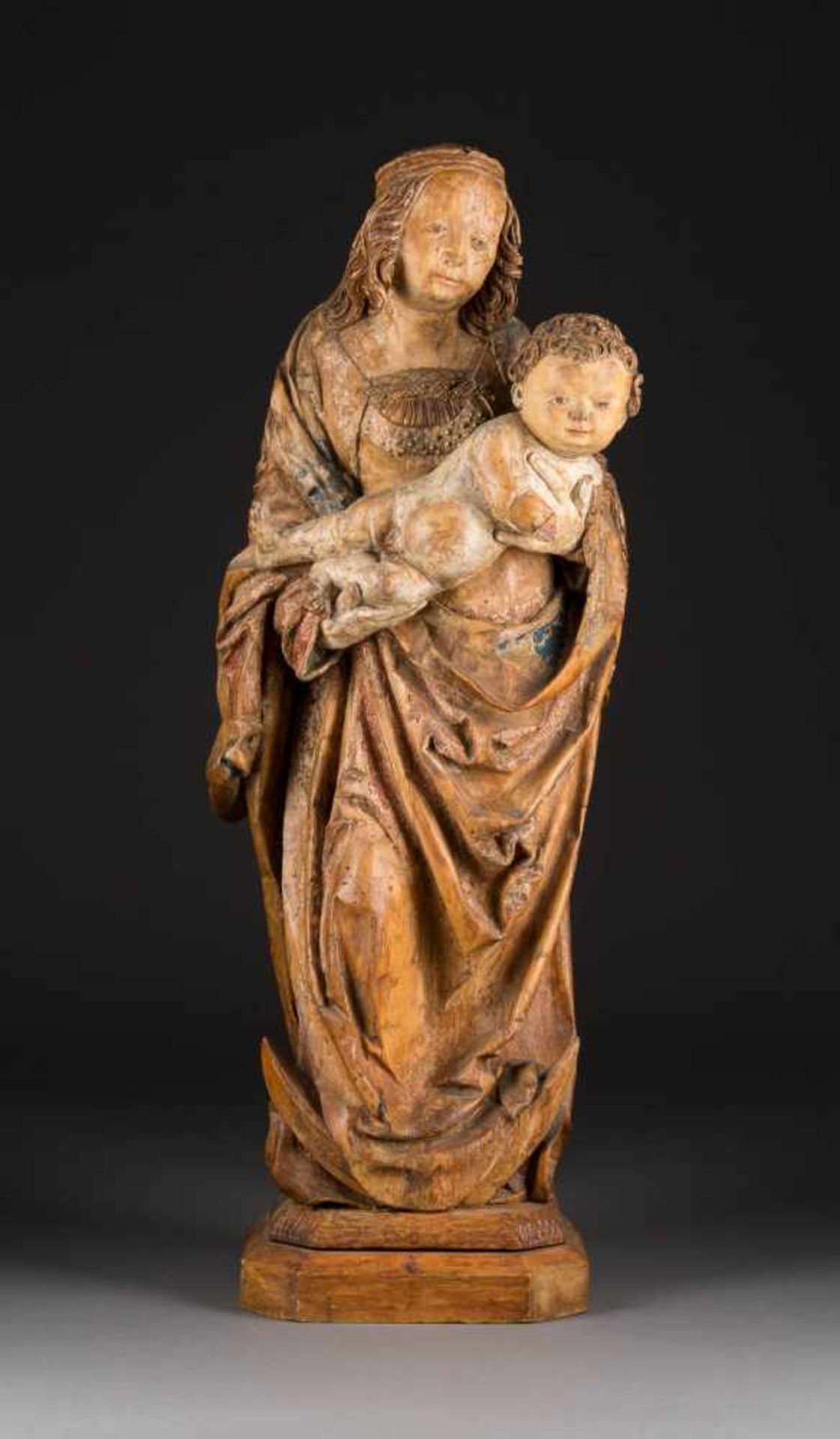 MONDSICHELMADONNA MIT DEM CHRISTUSKIND Süddeutsch, um 1470/ 1480. Lindenholz, plastisch