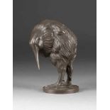 GERHARD SCHLIEPSTEIN 1886 Braunschweig - um 1958 Berlin (?) Kiwi Bronze, braun patiniert. H. 17