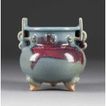 SHIWANYAO-WEIHRAUCHBRENNER China, 19. Jh. Keramik, Selandonglasur, lila-rote Glasur, fein
