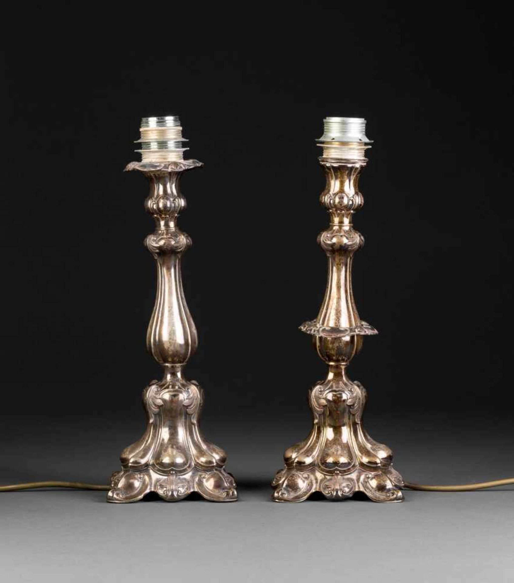 GROSSES PAAR LEUCHTER IM BIEDERMEIER-STIL Schwäbisch Gmünd, Hugo Böhm, um 1890 Silber, Weißmetall,