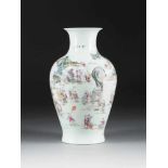 HUNDERT-KNABEN-VASE China, 20. Jh. Porzellan, polychrome Aufglasurbemalung. H. 32,4 cm. Im Boden