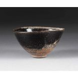 SELTENE TEESCHALE (JIANZHAN) China, Song-Dynastie Keramik, schwarze Glasur, part. craqueliert. H.