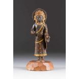 STEHENDER BUDDHA AUF HOLZSOCKEL Thailand, 1. Hälfte 20. Jh. Bronze, dunkel patiniert. Ges.-H.25,2