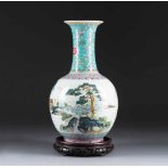 VASE MIT FLUß- UND BERGLANDSCHAFT China, 20. Jh., wohl Republik-Zeit Porzellan, polychrome