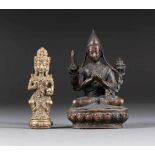 ZWEI BRONZEFIGUREN Nepal und Indonesien, 19./20. Jh. Bronze. H. 13,4 cm-16,5 cm. Altersgemäße