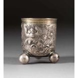 BAROCKER KUGELFUß-BECHER Russland, Moskau, 1760 Silber, getrieben, graviert und innen vergoldet.