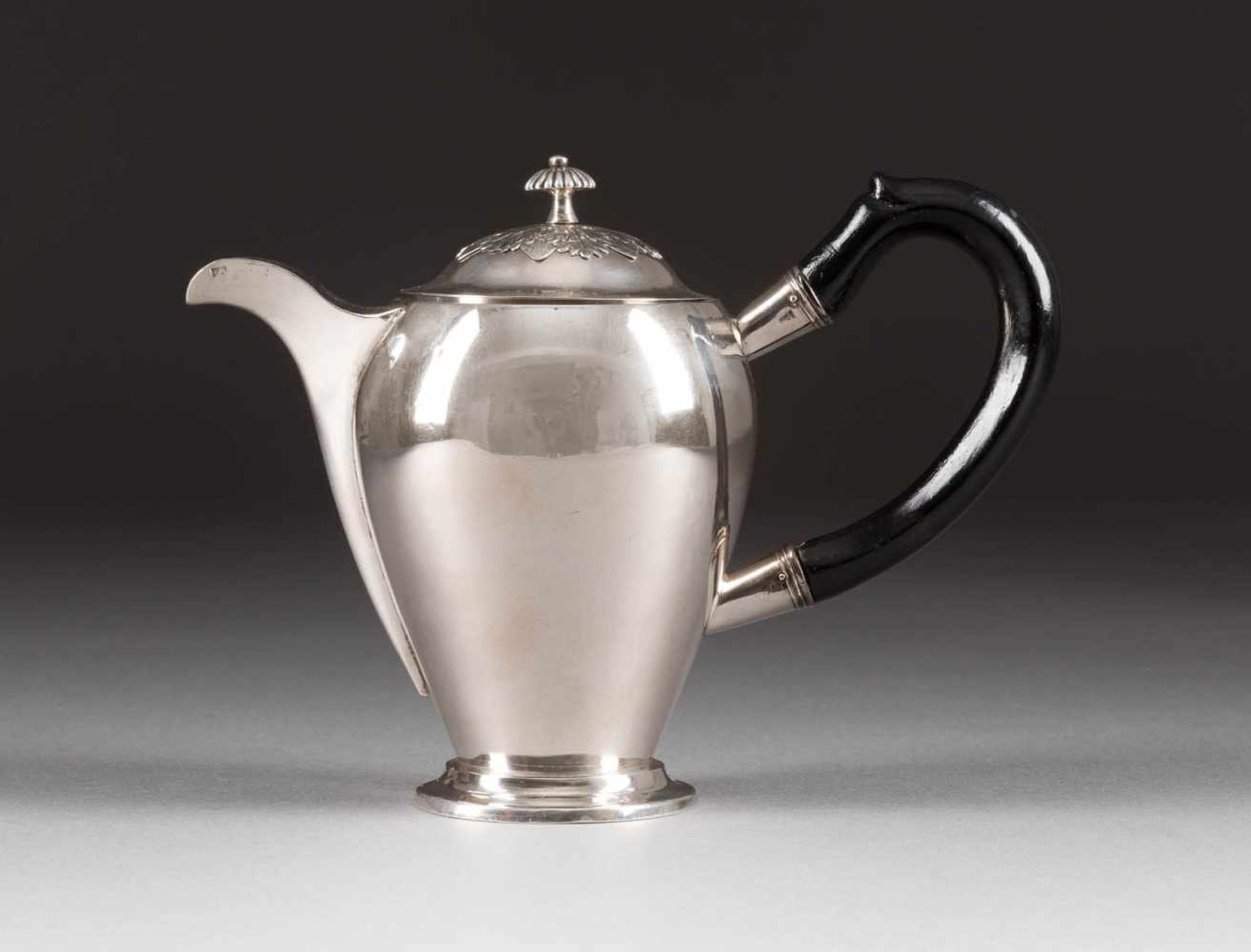 KLASSIZISTISCHE KAFFEEKANNE Russland, Moskau, I. Efimo, 1806 Silber, getrieben und gegossen,