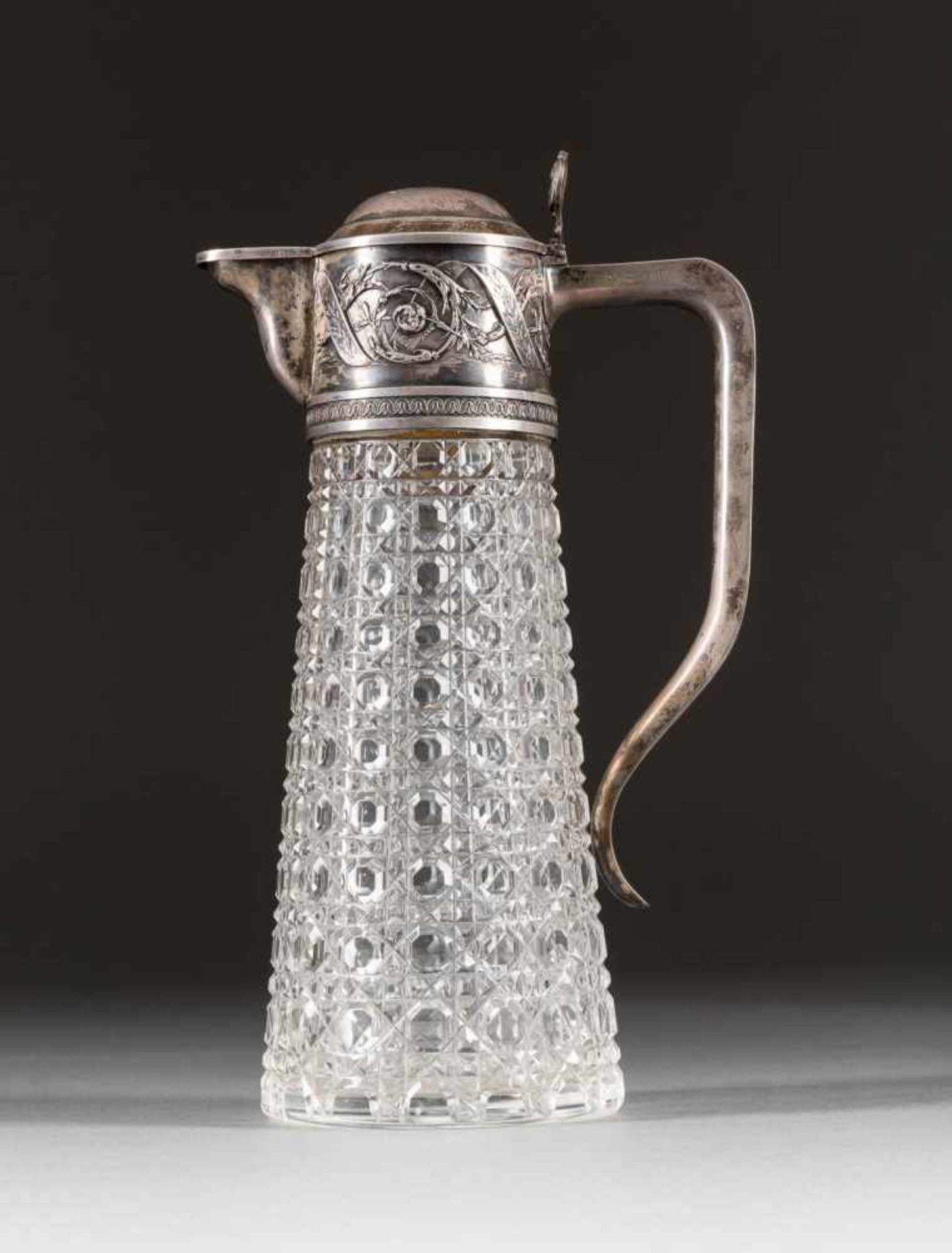 KARAFFE MIT SILBERMONTIERUNG Russland, um 1900 Farbloses, schliffverziertes Glas,