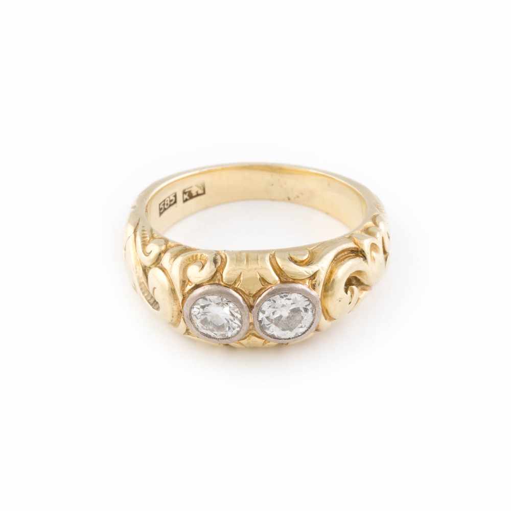 DIAMANT-RING Gelbgold. Ringmaß ca. 56, Ges.-Gew. ca. 11,4 g. Gest. 585, Herstellersignet. Zwei