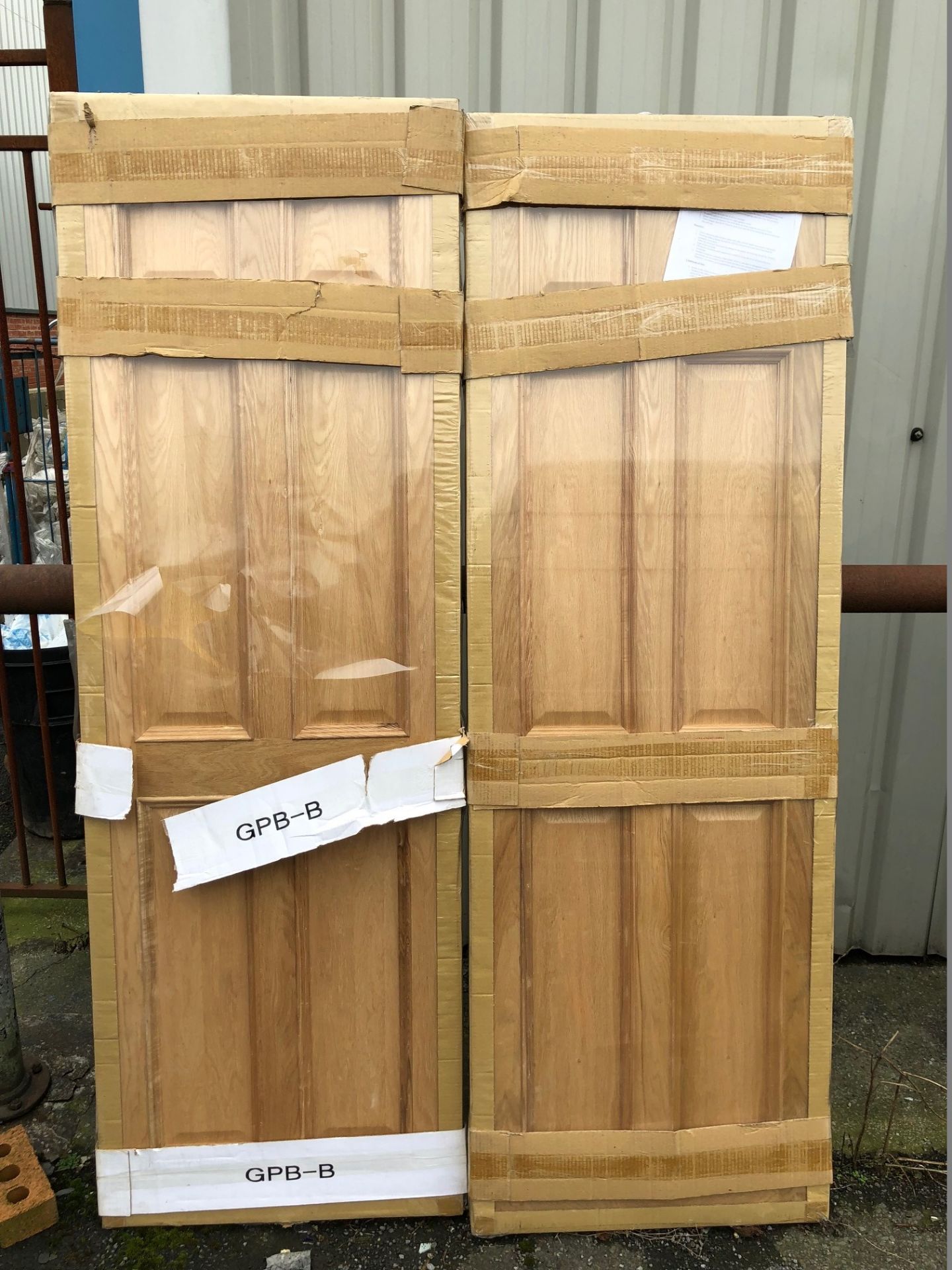 2 x Solid Veneered Pre-Finished Oak Doors 1981x660mm (Brand New & Wrapped)