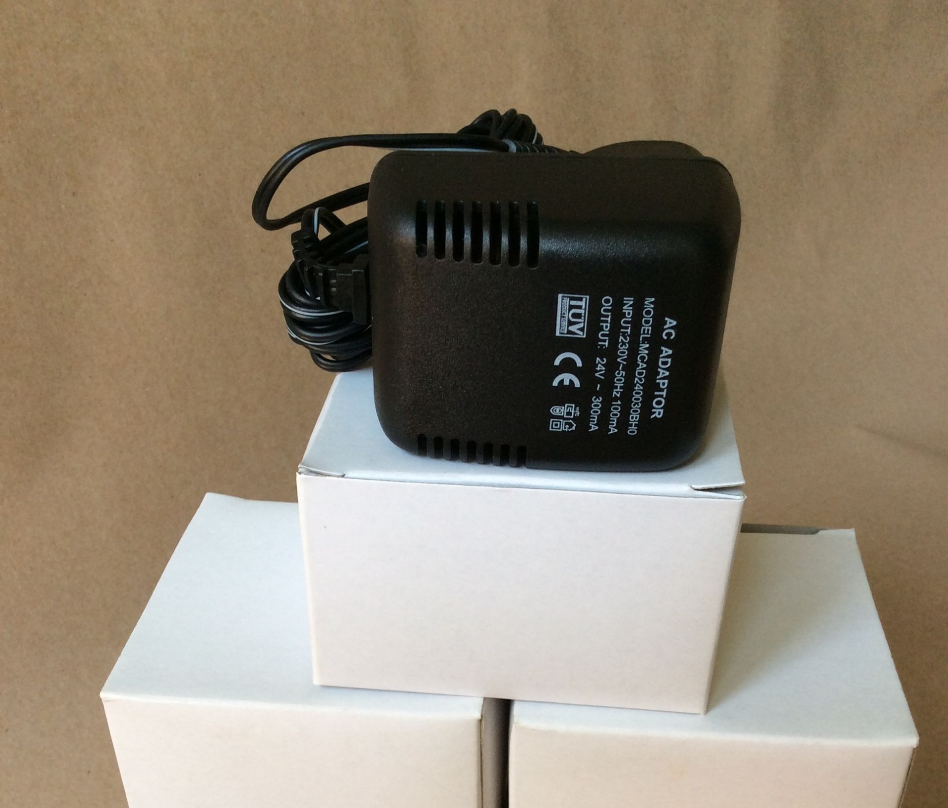 4 x 24V AC300mA UK Power Adapters Model MCAD240030BHO, Input 230-240V 50Hz 100mA / Output: 24V ac