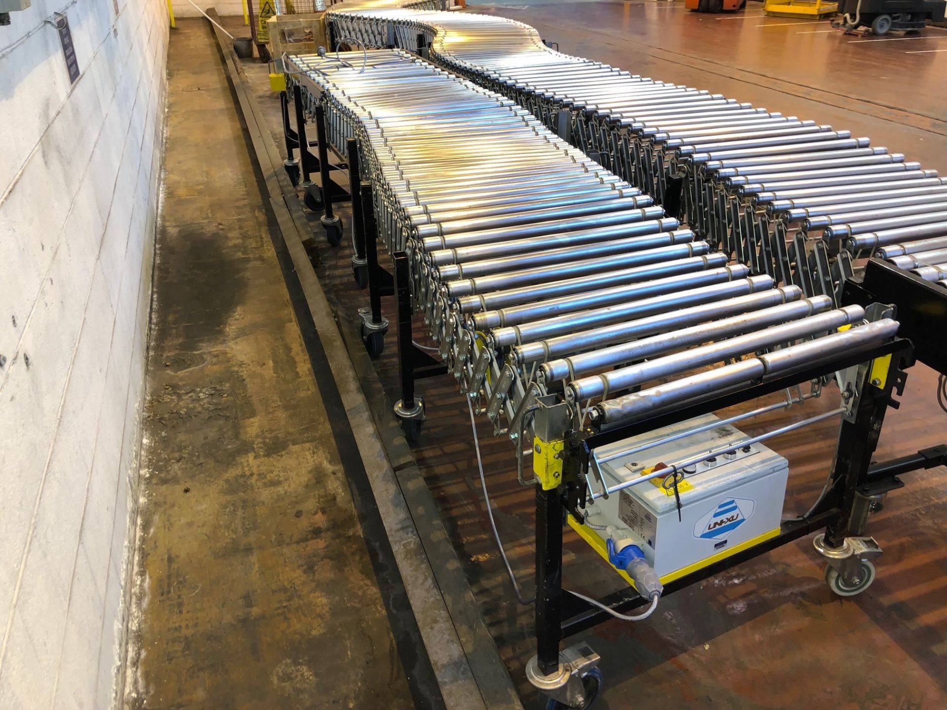 20ft Flexible Powered Roller Conveyor - Image 2 of 3